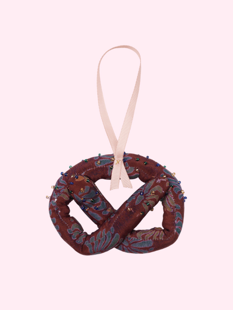 silk pretzel from sissel noblebo