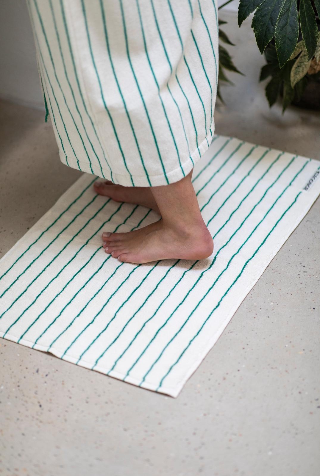 bongusta bath mat pure white and grass