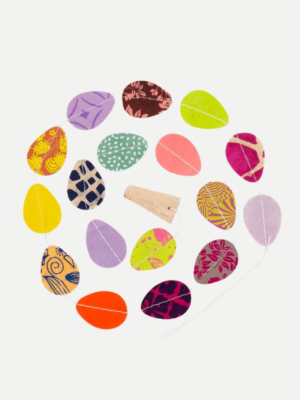 a world of craft - garlanded eggs