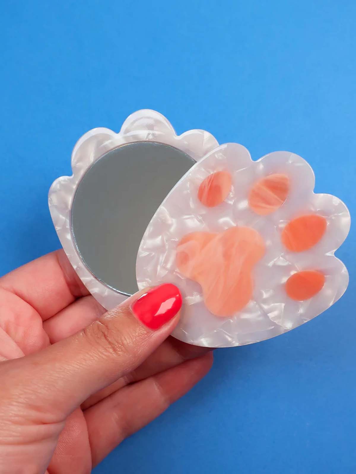Make-up mirror dog paw from cou cou suzette