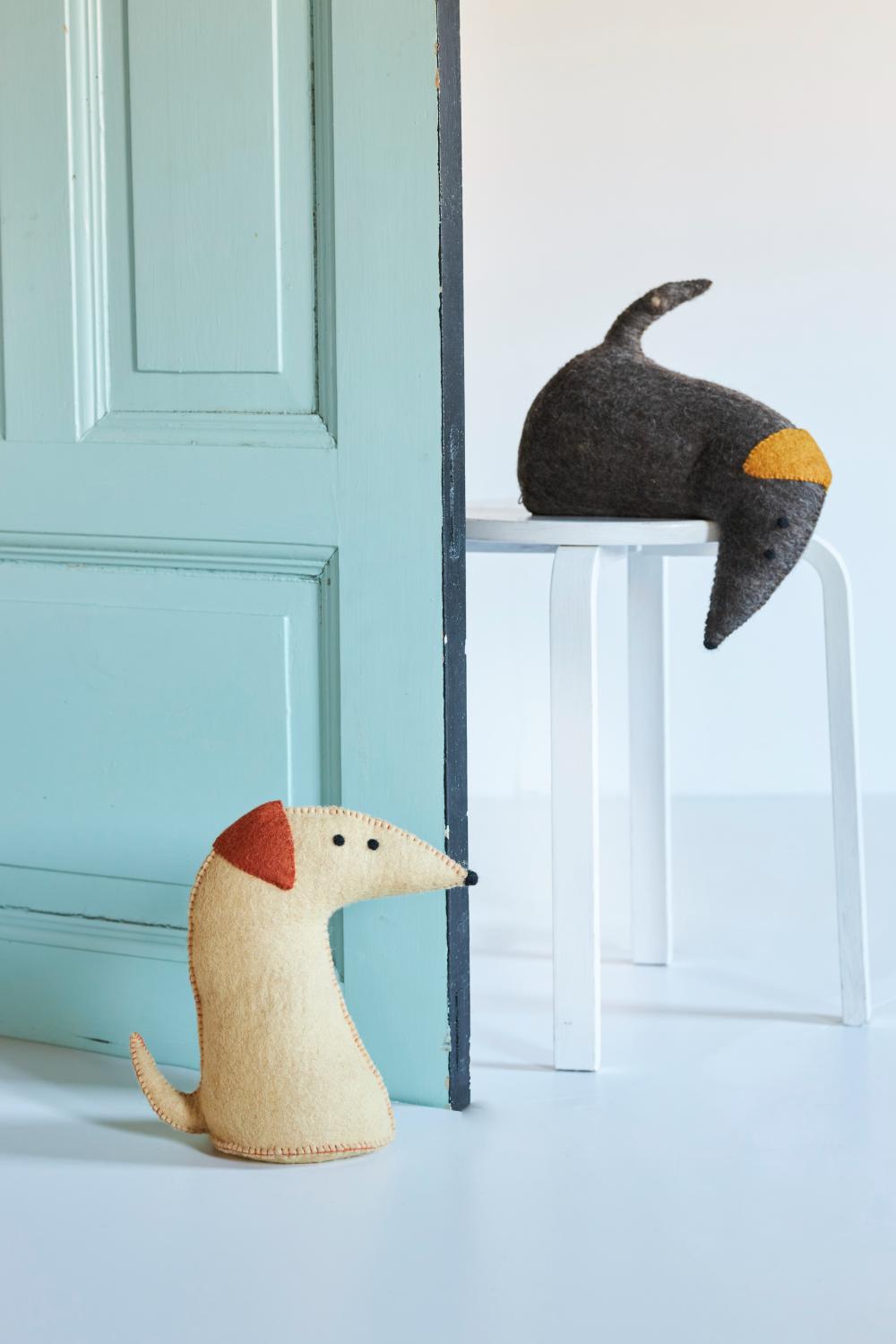 Doorstops in woolen dogs