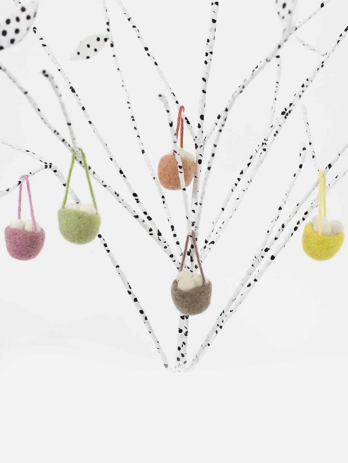 Easter pyn nt in felt from Afroart