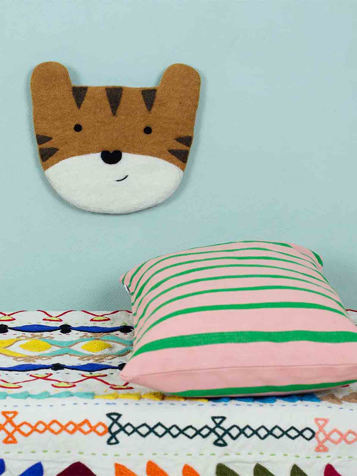 wall decoration tiger in felt
