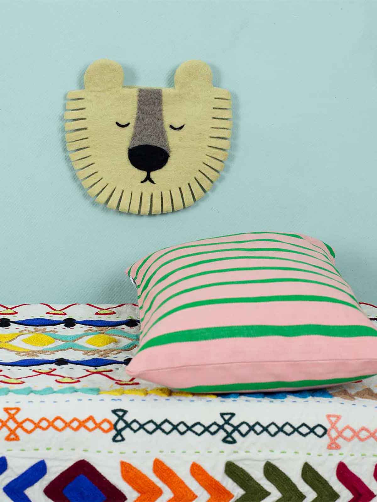 wall decoration lion in felt