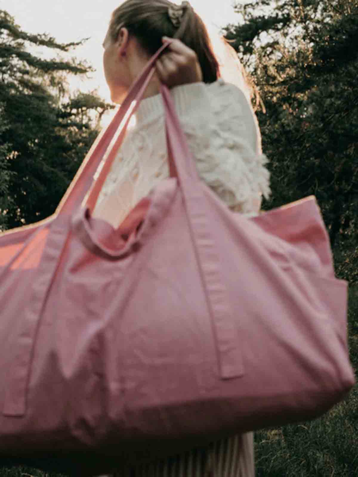 About large canvas bag in pink