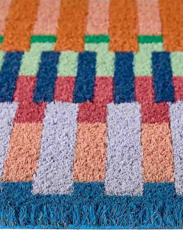 remix by sofie doormat in coconut fibers with a blue pattern