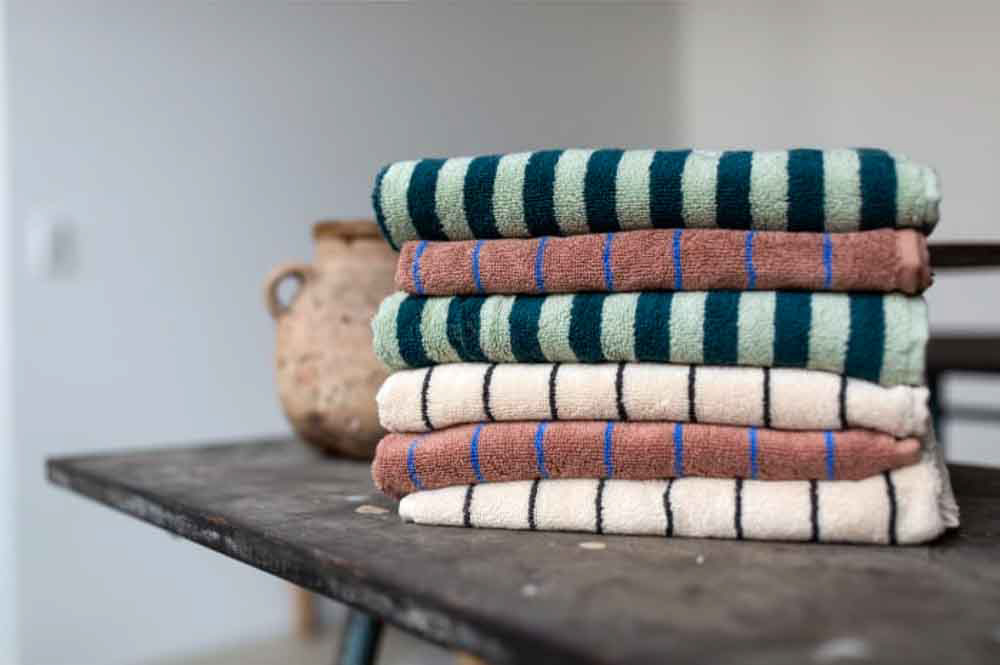 bongusta towels in organic cotton with stripes
