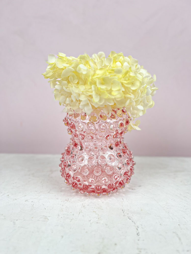 Anna von Lipa Birdie vase pink in porcupine glass