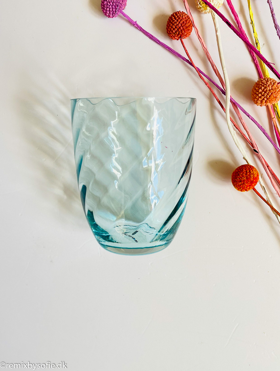 Swirl glass in light aqua from Anna von Lipa
