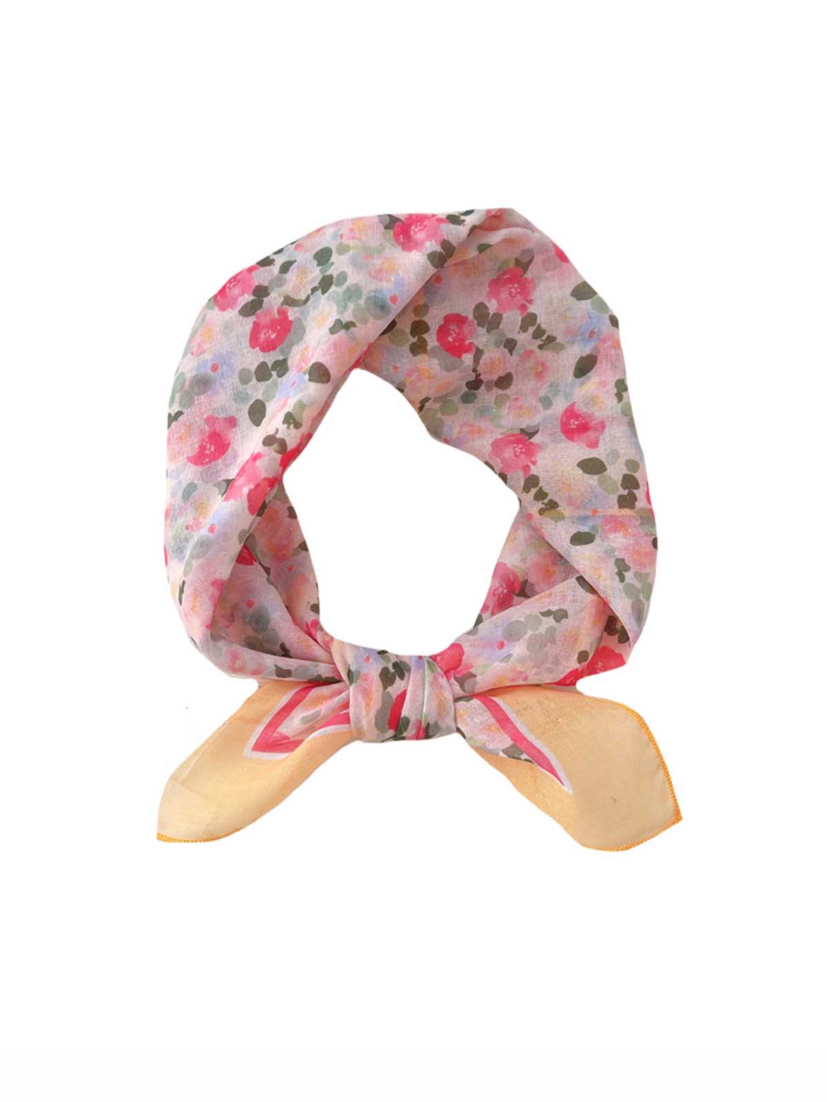 by stära scarf with pattern around the neck