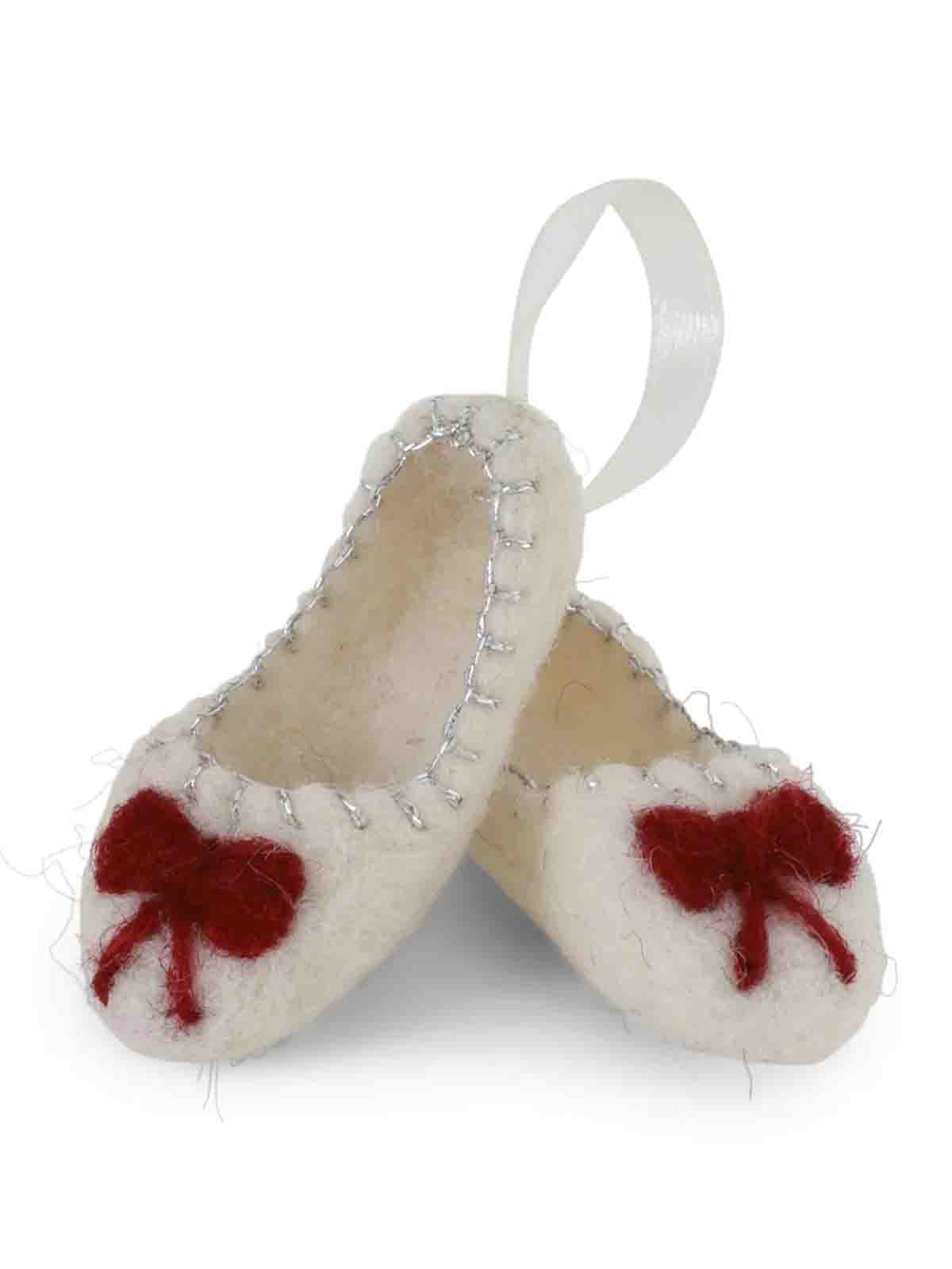 Christmas decorations in felt from clay & some white ballarina shoes