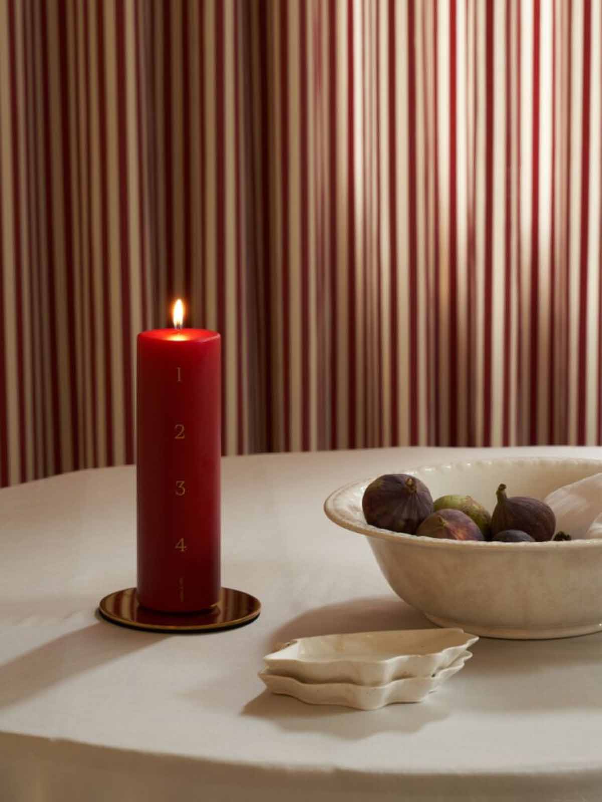 ester & erik calendar light