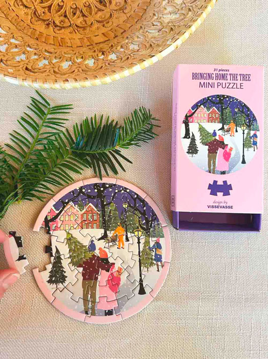 BRINGING HOME THE TREE Mini Puzzle