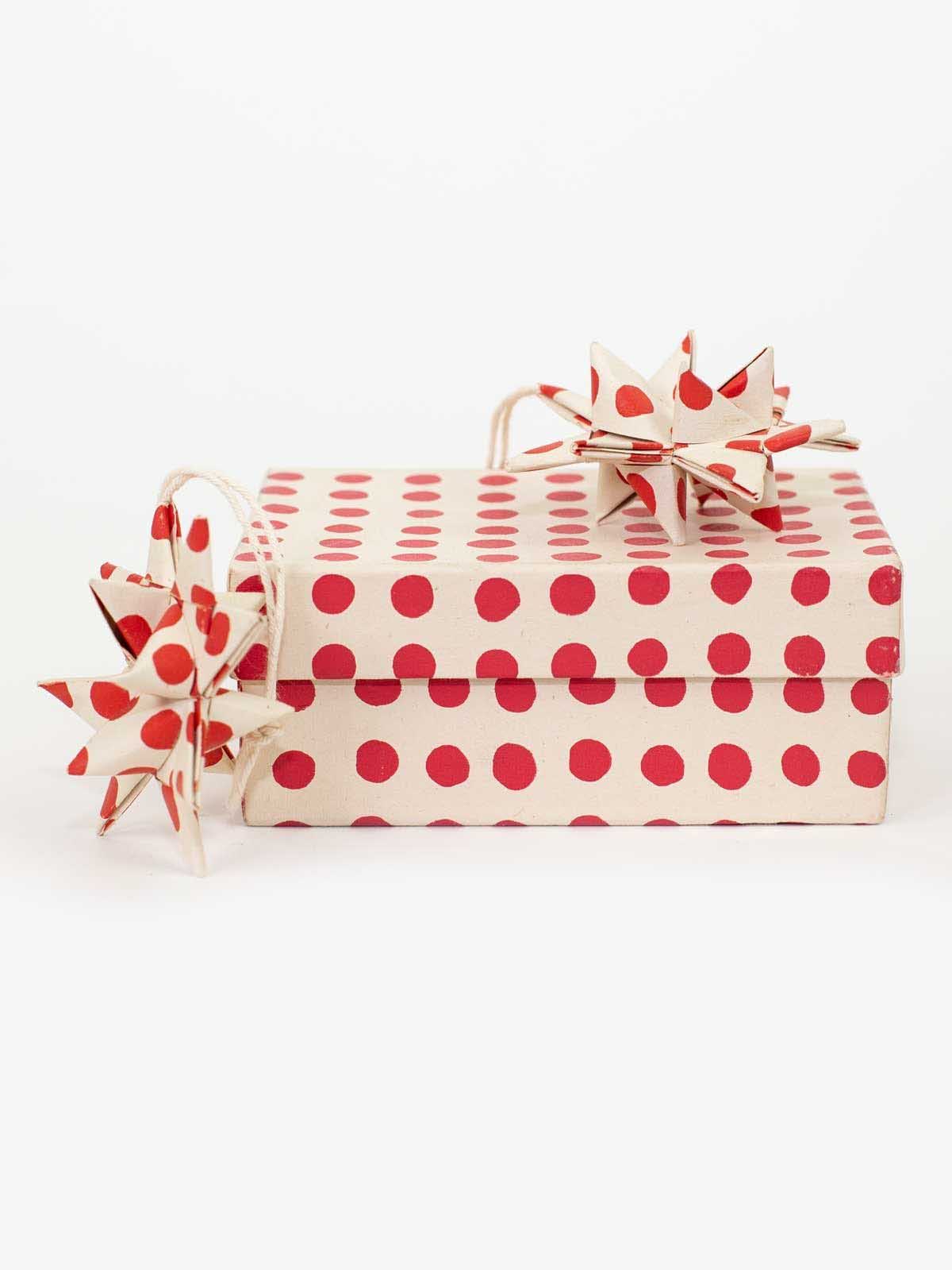 Alternative view of Merged Stars (2 pieces) - Off-white with red dots