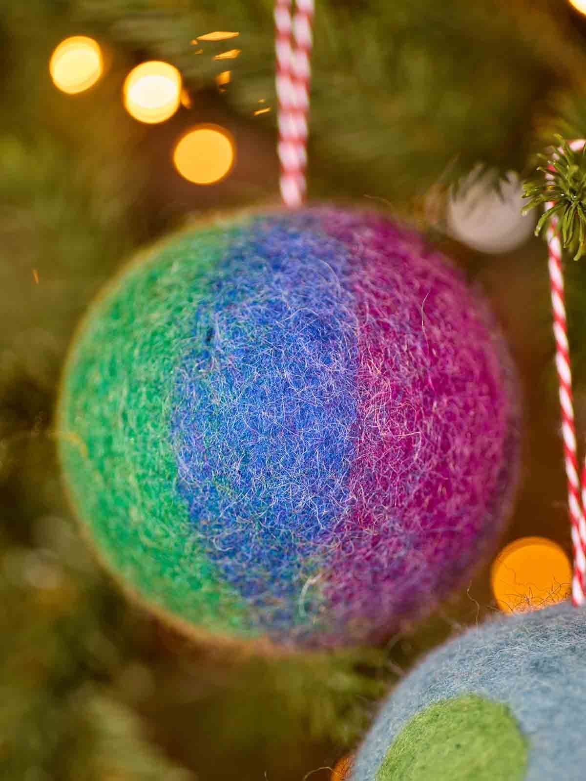 felted ornaments - pure bow and peace globe (4)