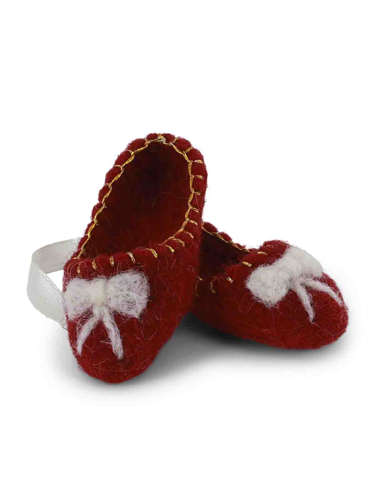 Christmas decorations in felt from red ballarina shoes