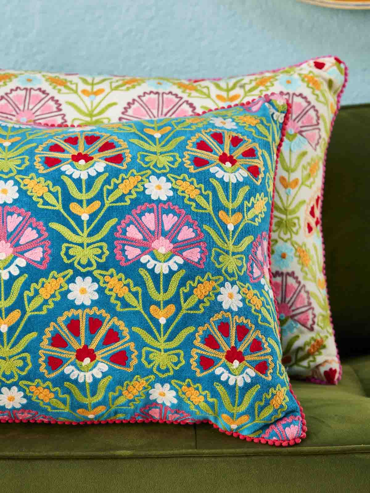 cushion kaasni cream with flowers