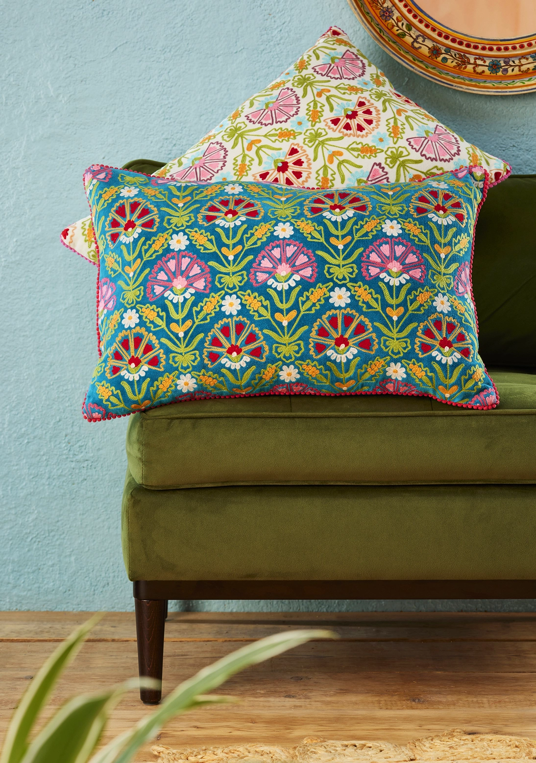 cushion kaasni cream with flowers