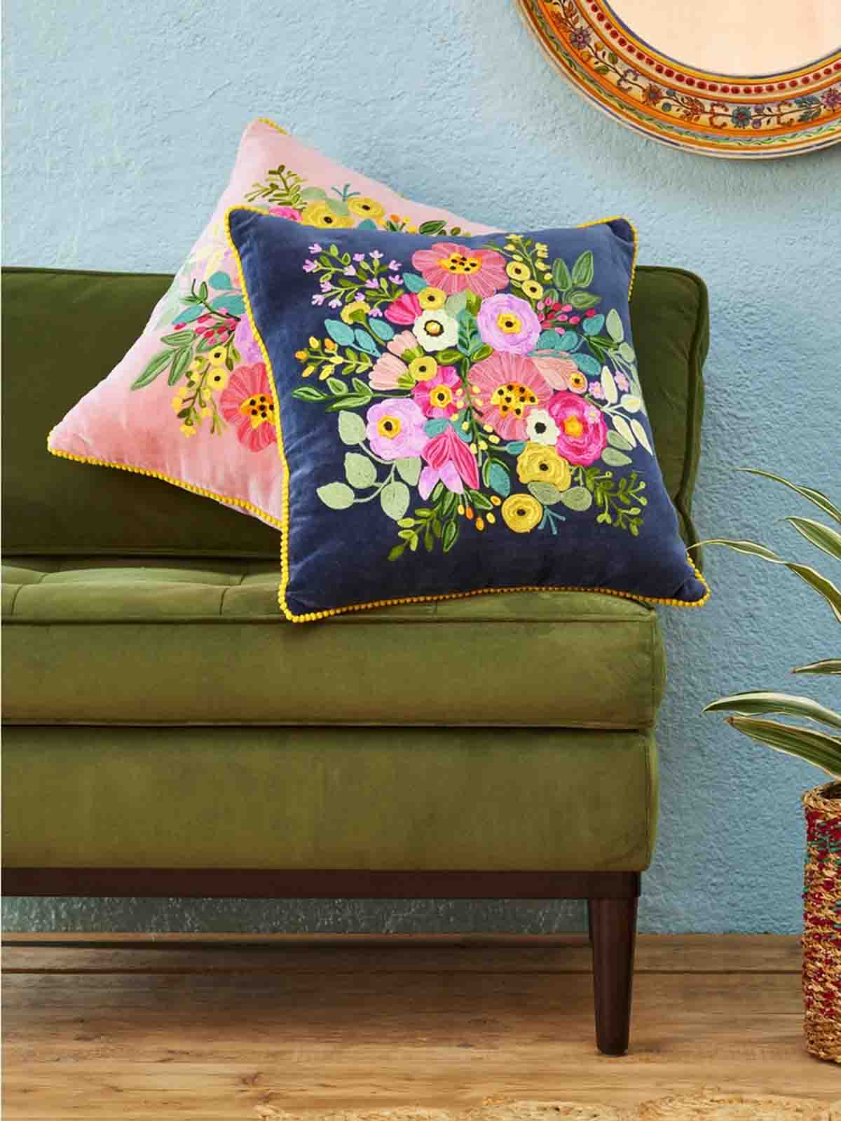 cushion kaasni cream with flowers