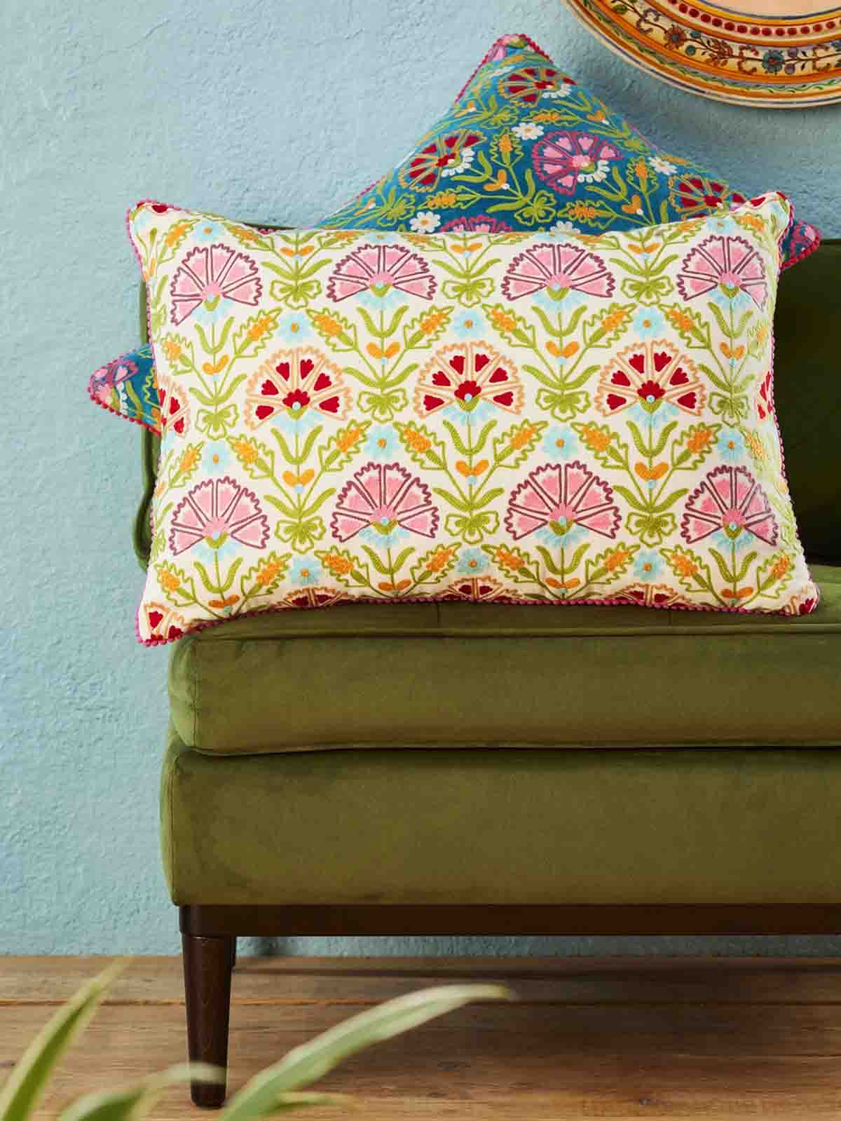 cushion kaasni cream with flowers
