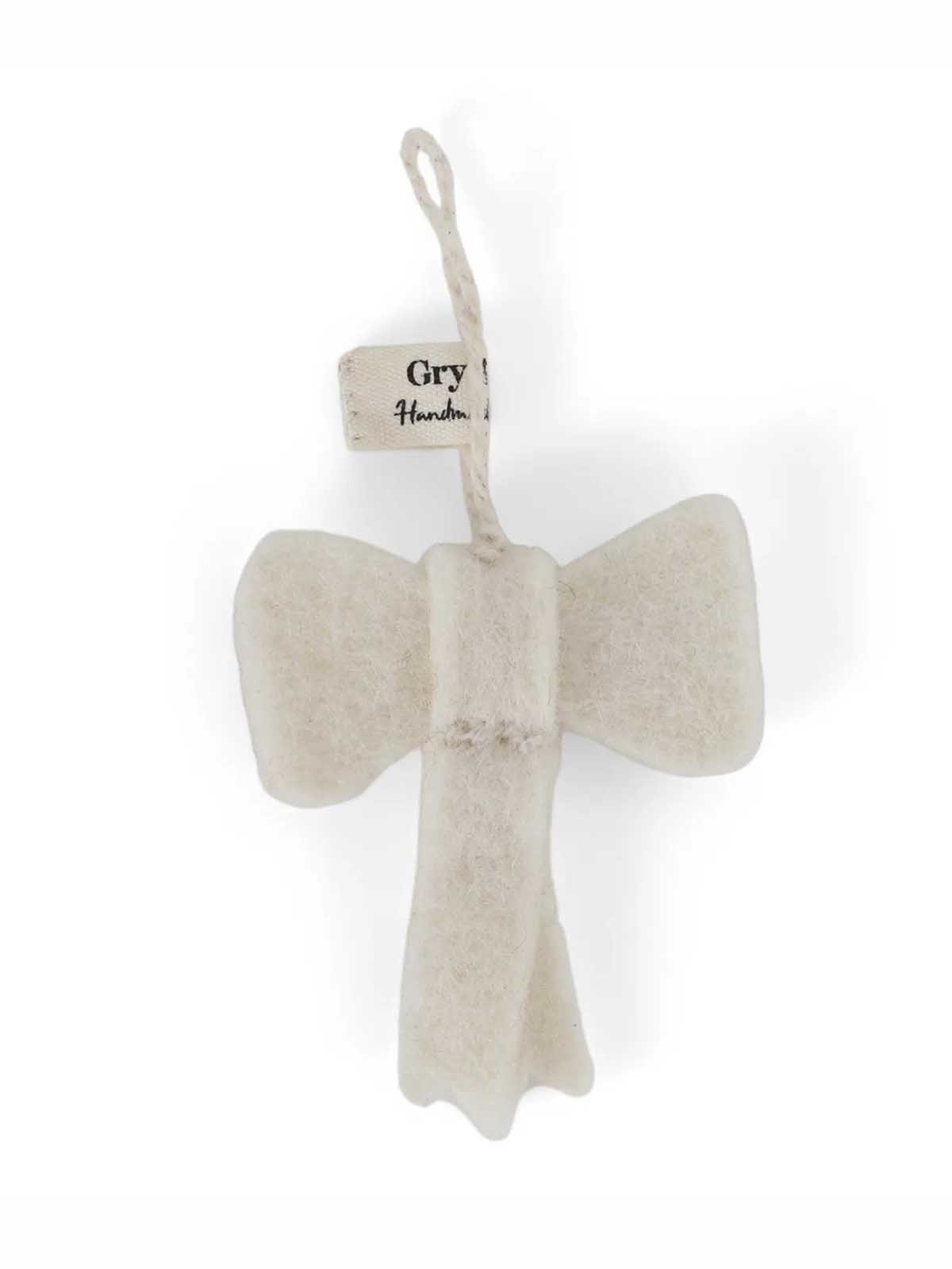 white ribbon in felt