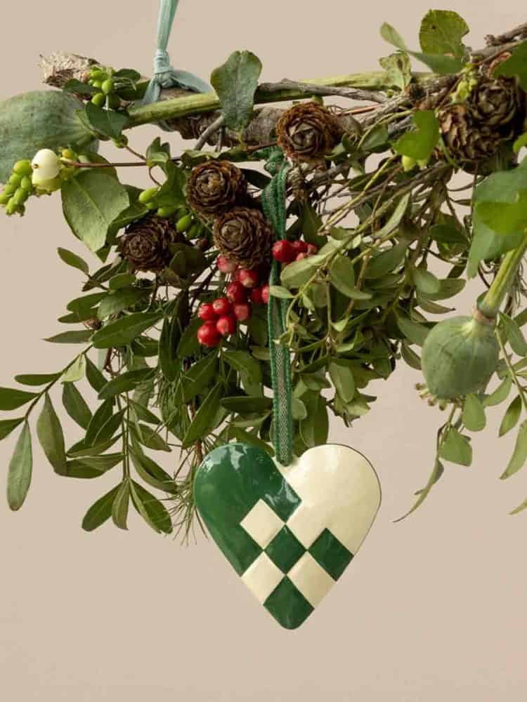 Metal ornament - Large braided heart in green