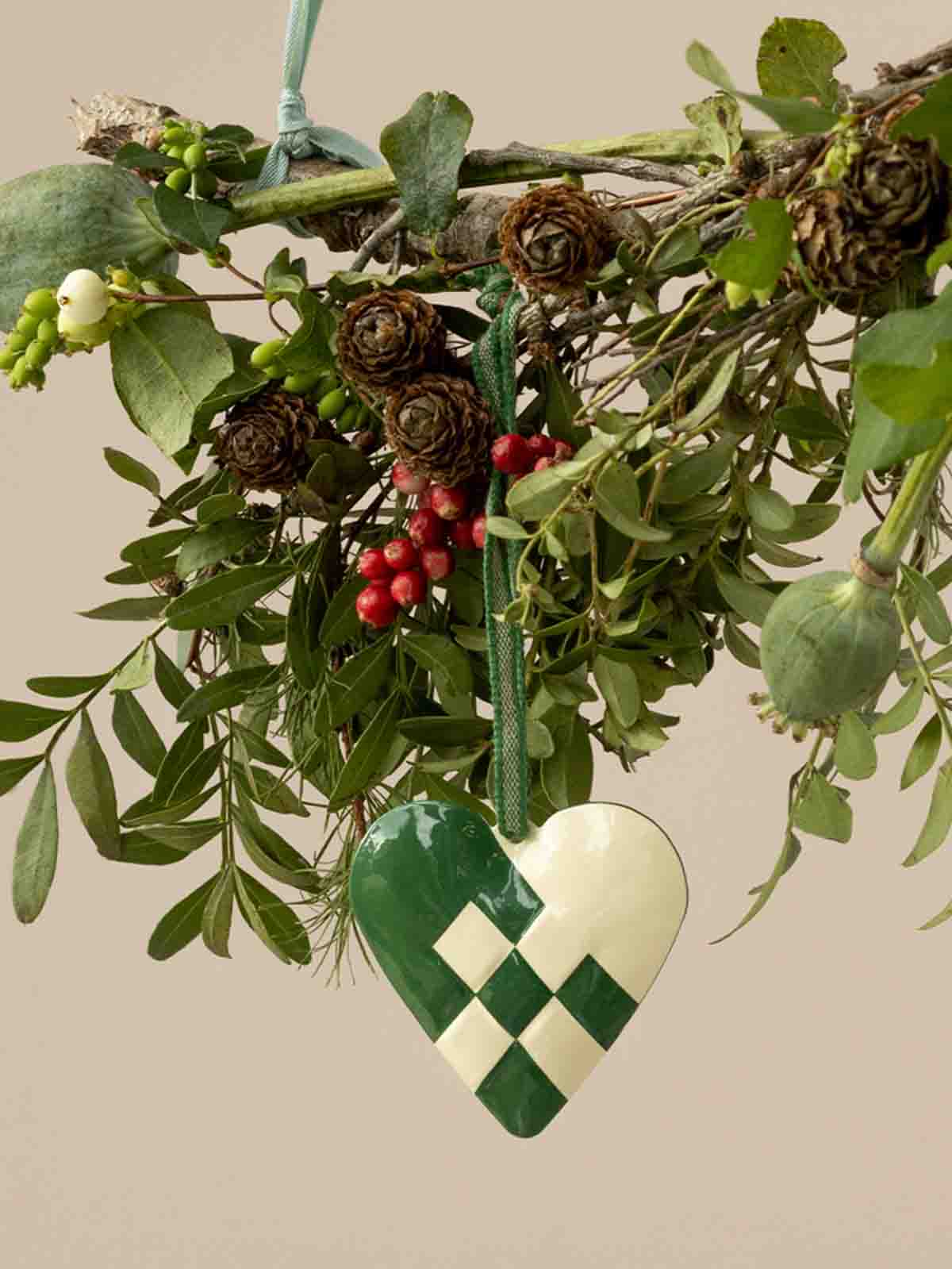 Metal ornament - Large braided heart in green