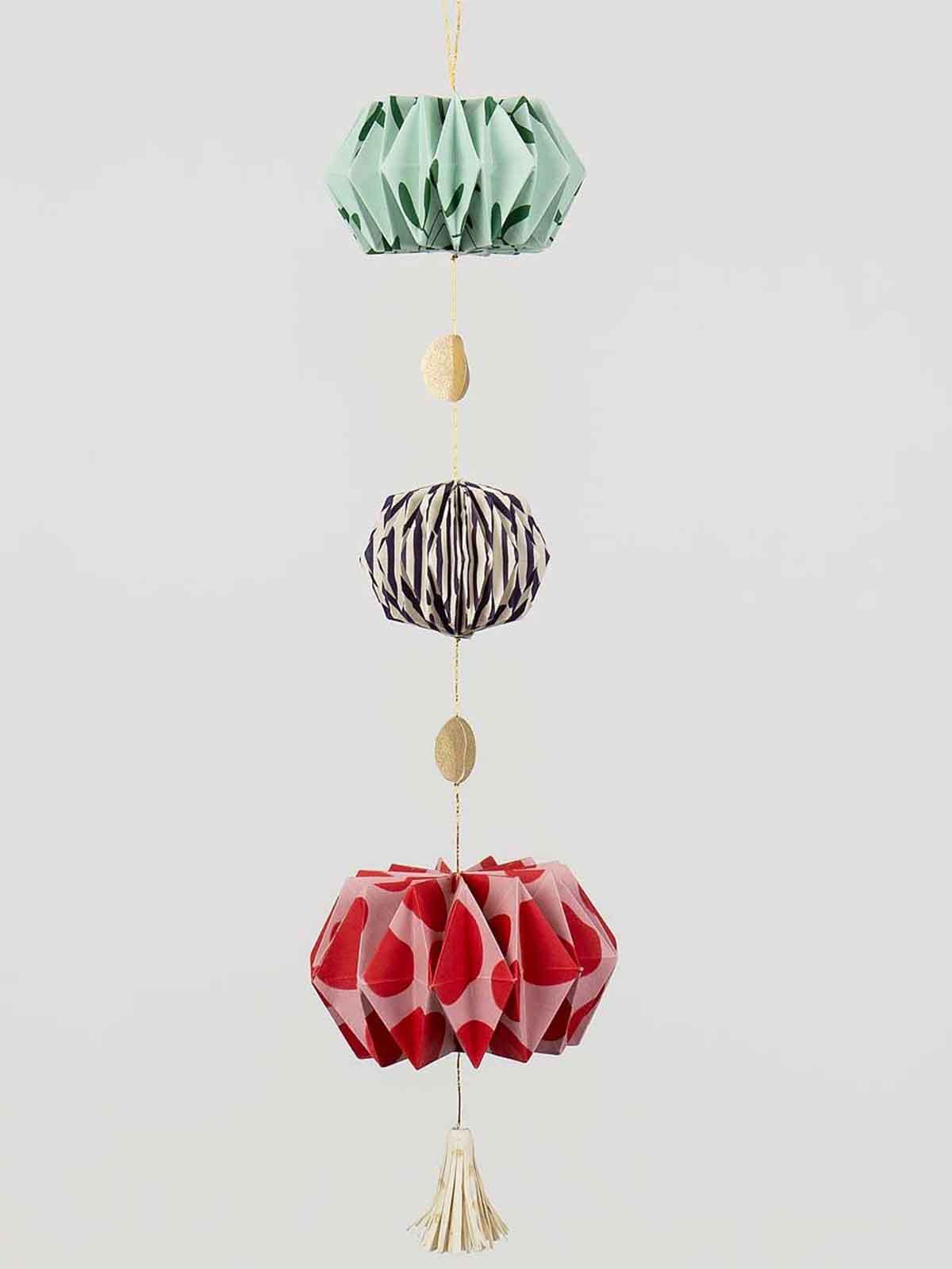 Christmas paper hangings, a world of craft