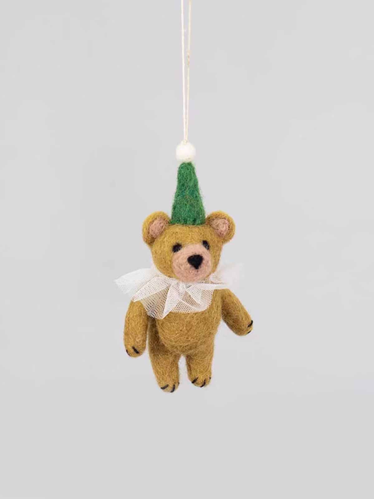 Blanket ornament - Bear with green hat