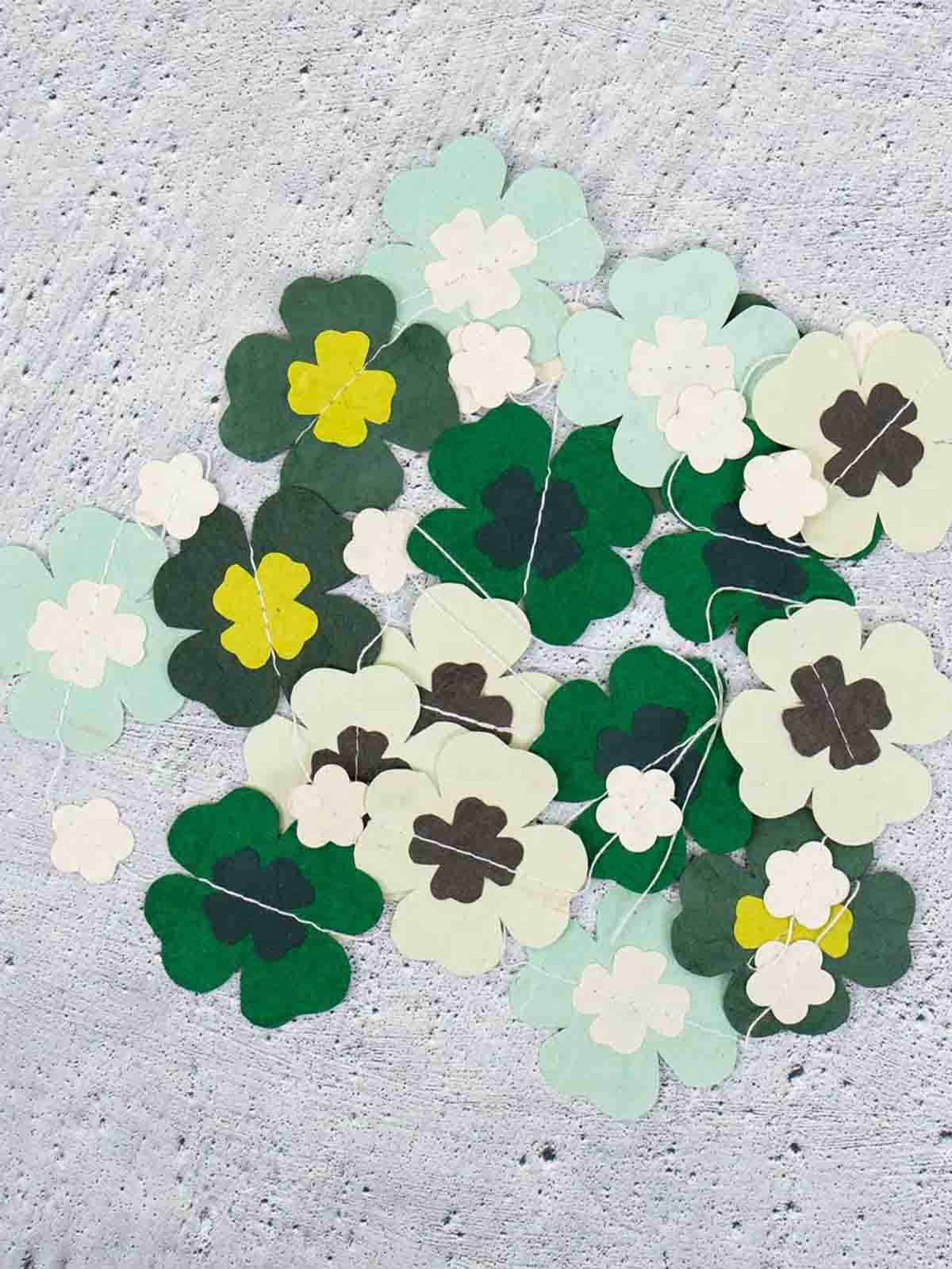 garlanded clover leaf