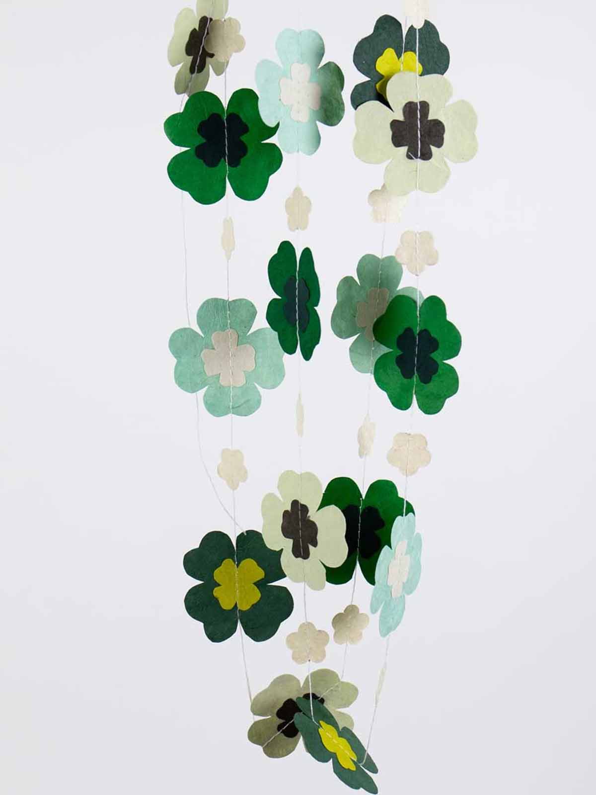 garlanded clover leaf