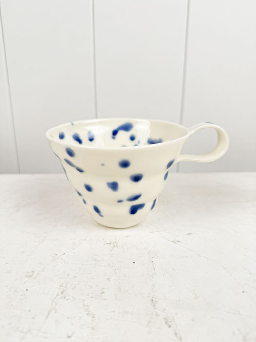 rikke mangselsen porcelain cup white with blue dots