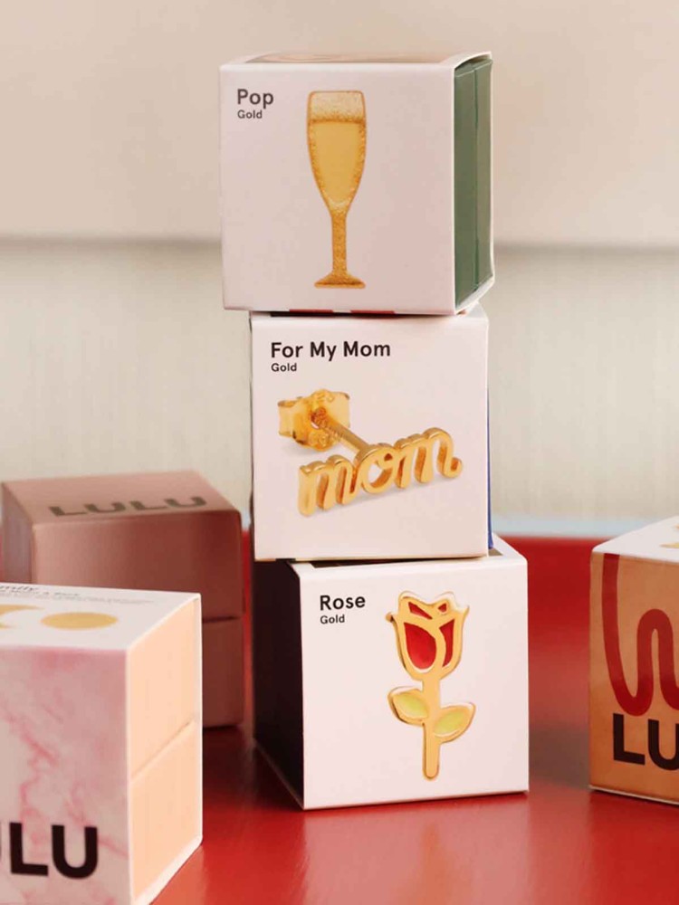lulu copenhagen earrings in silver and gold with mom