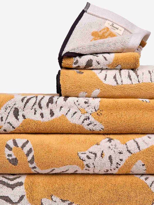 Anonak towels with tigers