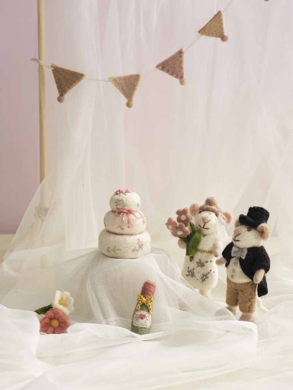 & sif felt wedding cake