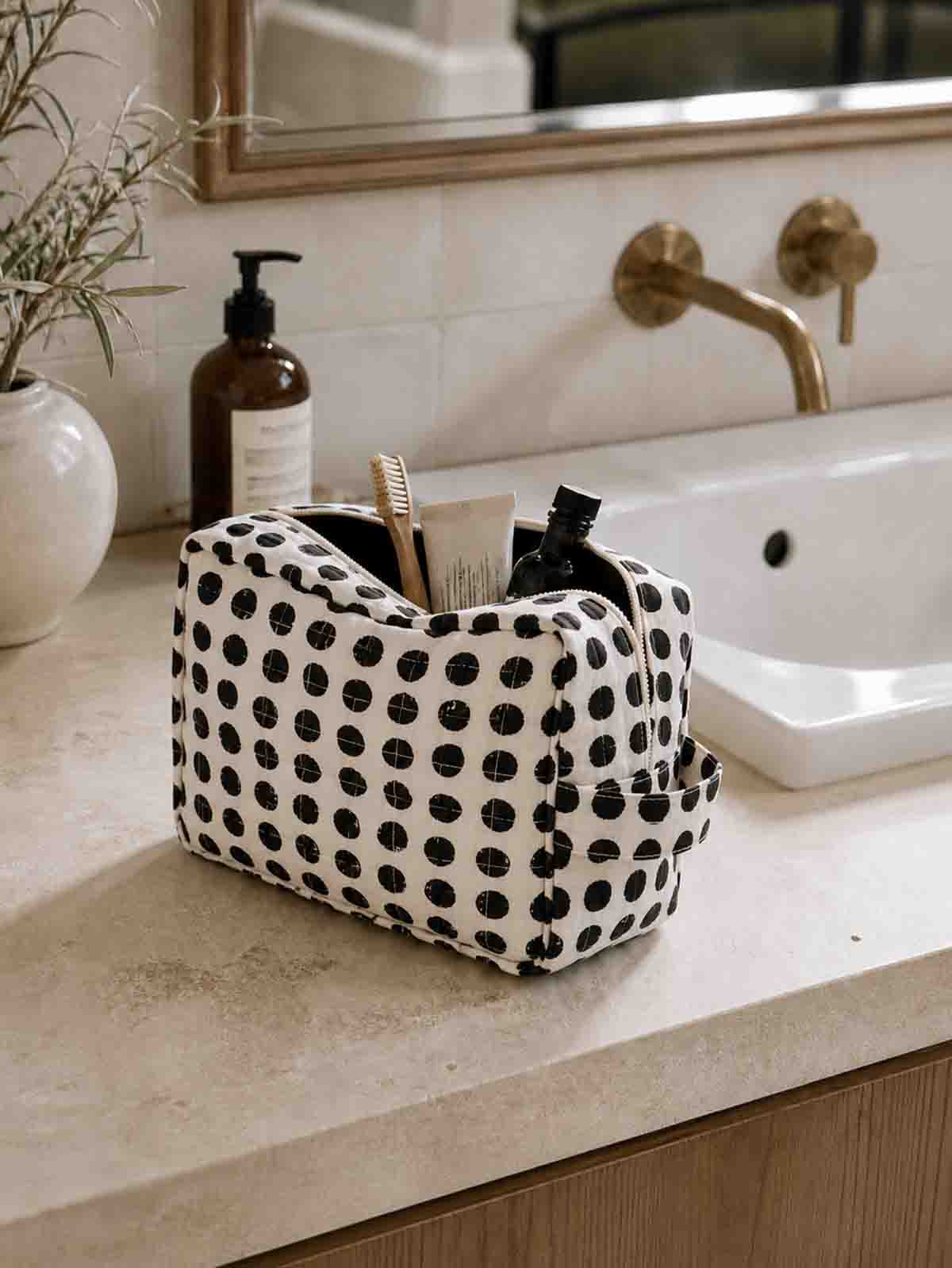 Alternative view of Toiletry bag 