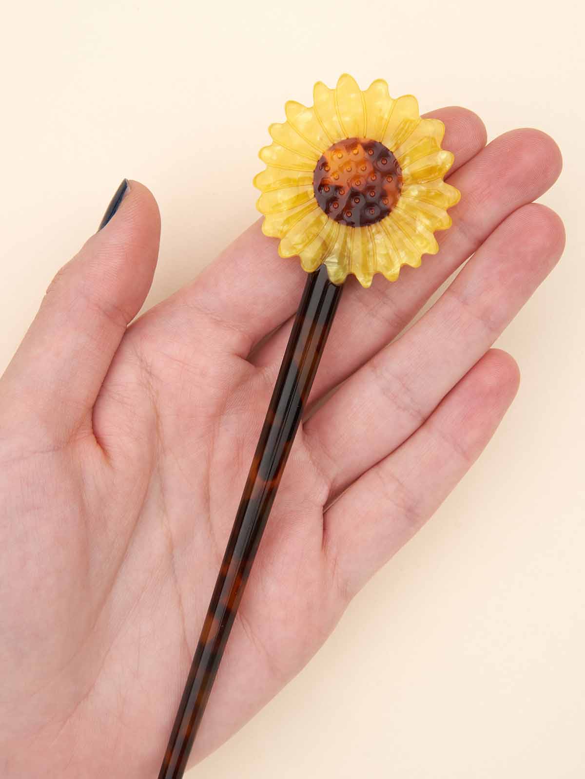 Alternative view of Hairpin – Sunflower