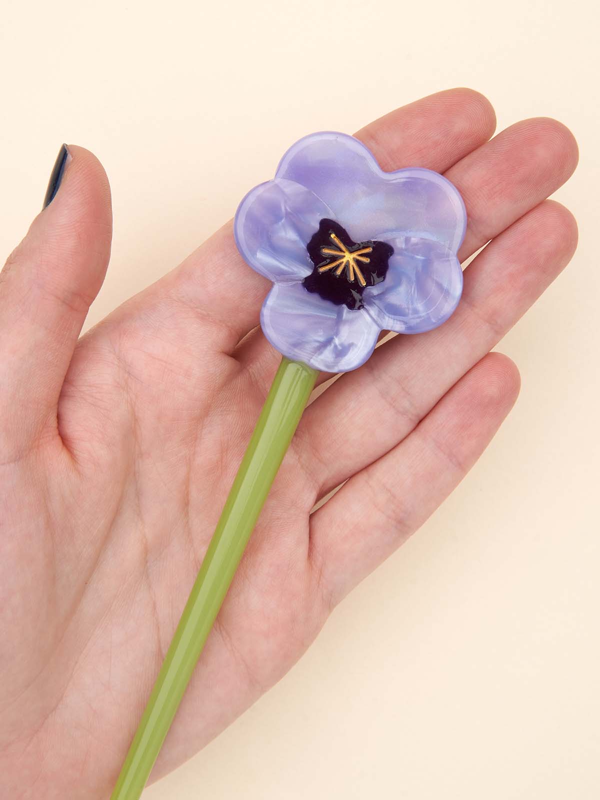 Alternative view of Hairpin – Stepmother Flower