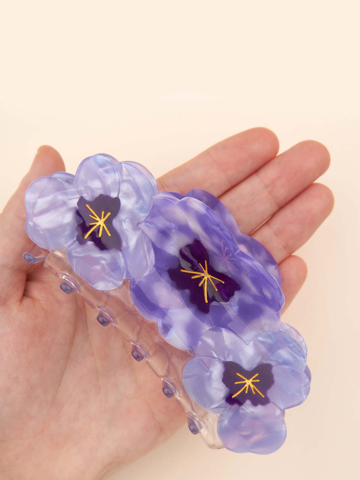 Alternative view of Hair clipping 