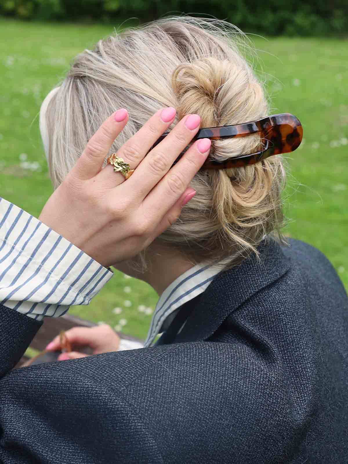 Alternative view of Hair clipping 