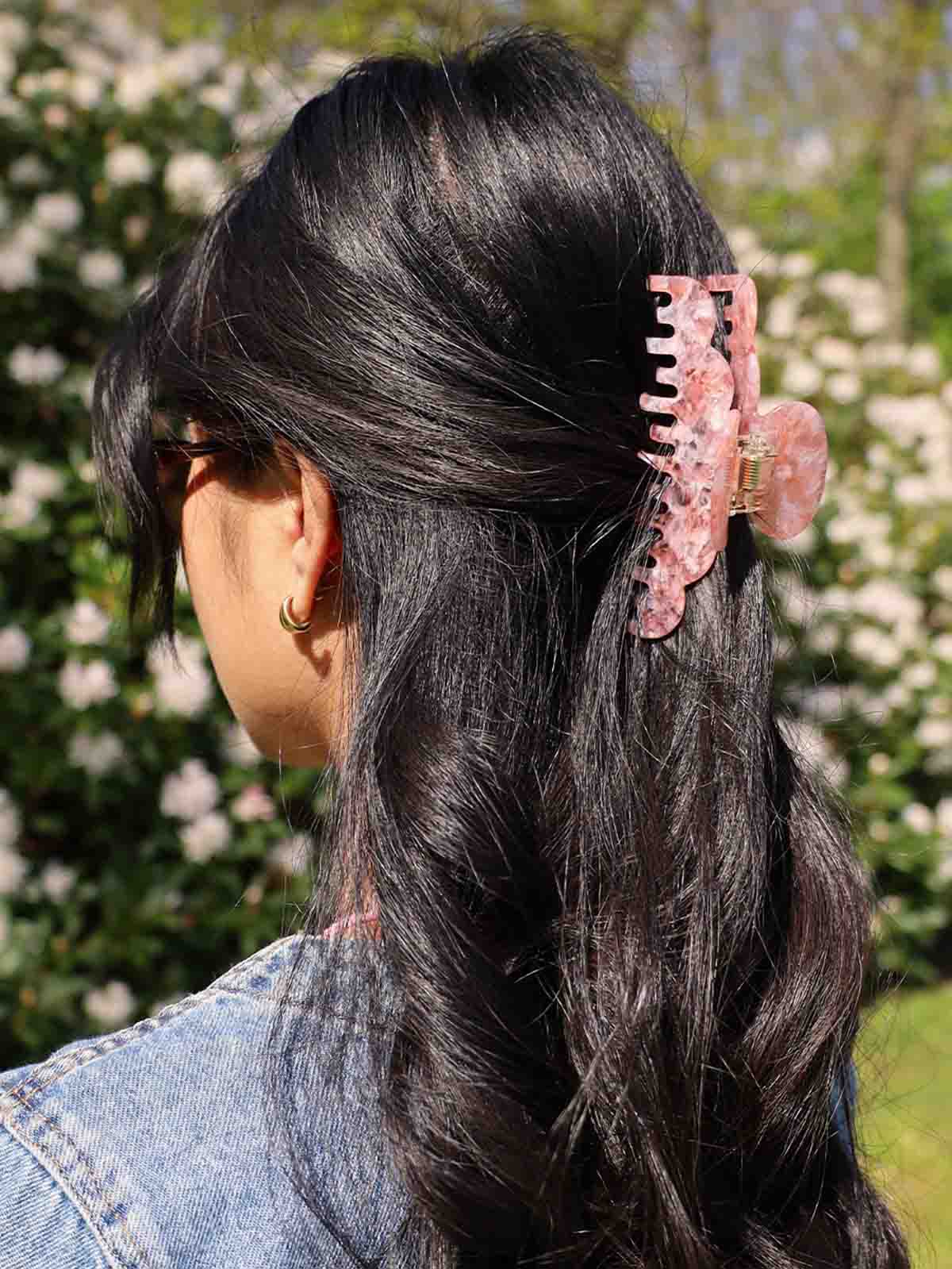Alternative view of Hair clipping 