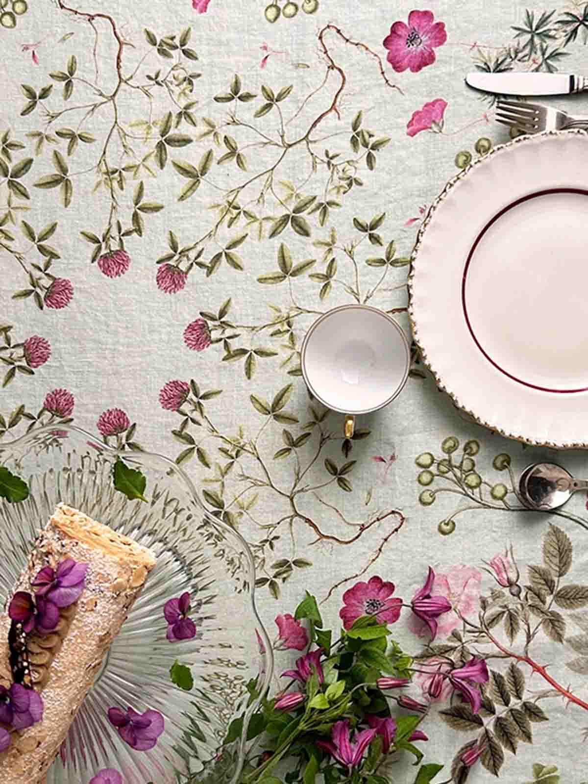 Alternative view of Tablecloth in linen & quot;Flora Danica