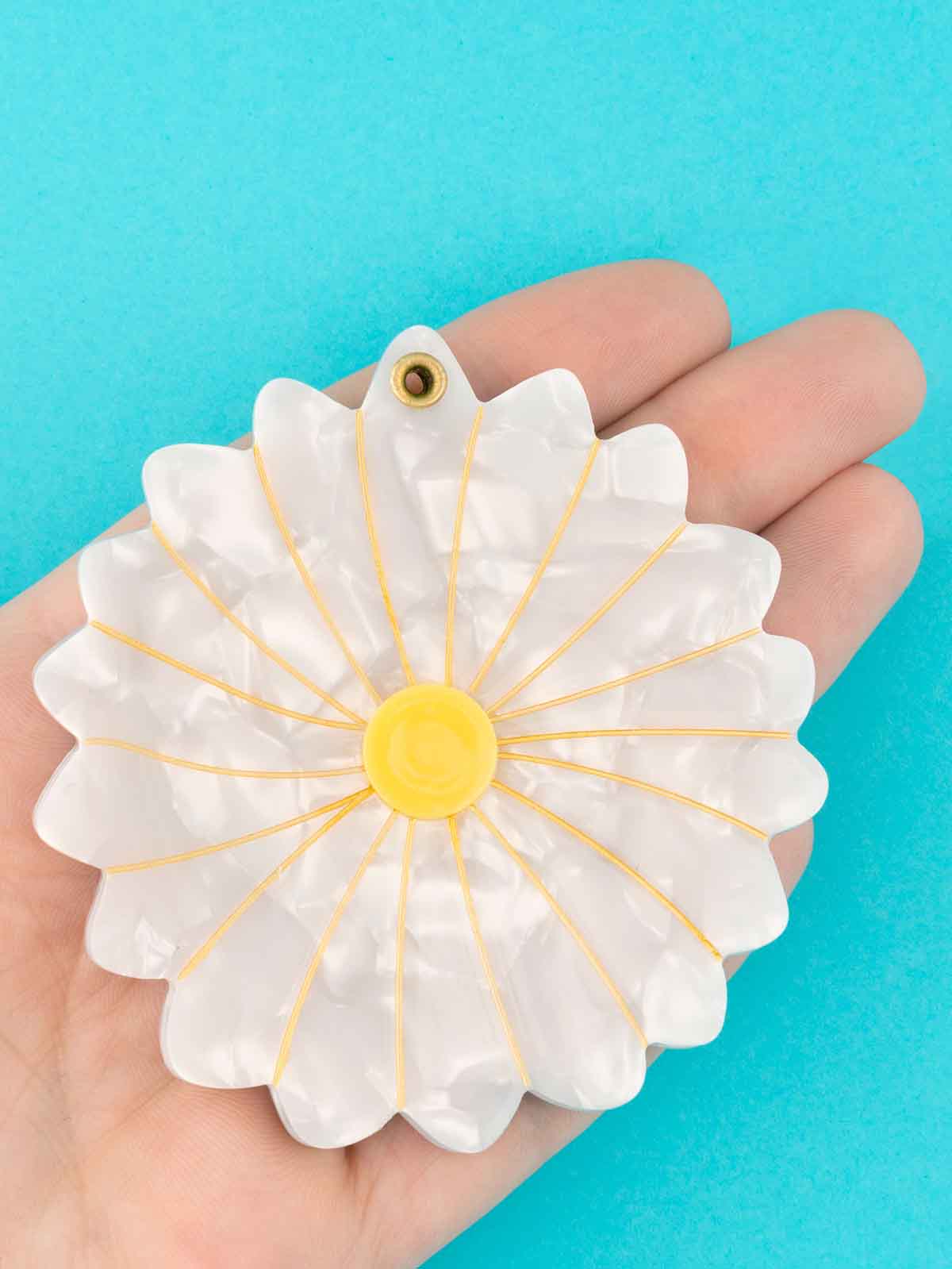 Alternative view of mirror for the make-up purse - Margueritte