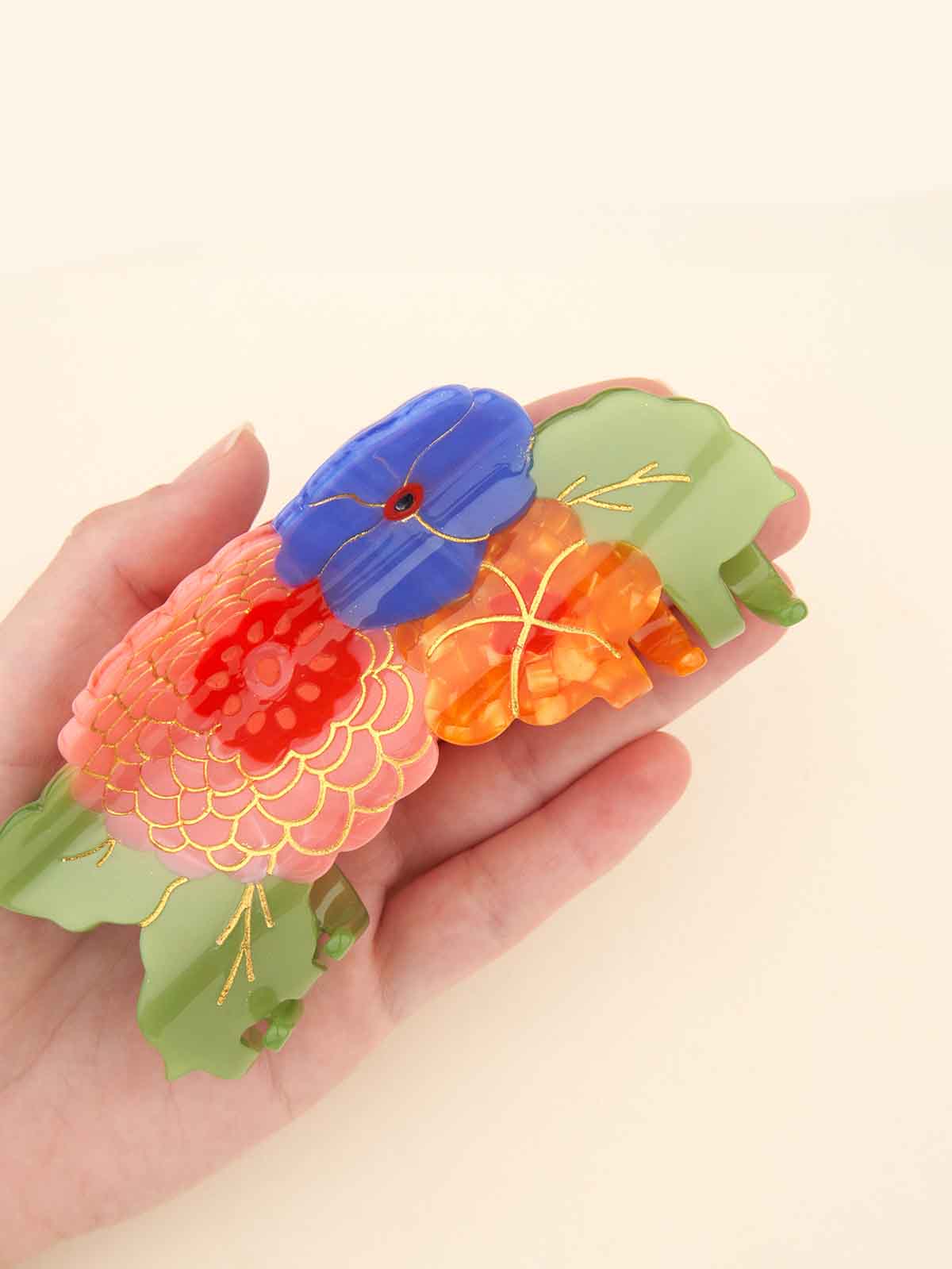 Alternative view of Hair clippings – colorful flower bouquet
