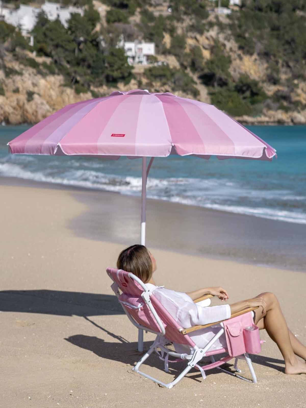 Parasol and other items for the beach