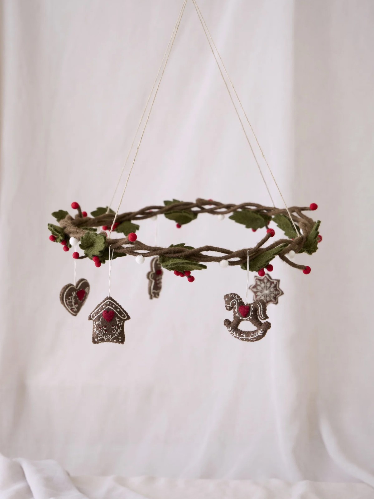 Alternative view of Gry & Sif - Crane to the ceiling with holly leaves and berries.