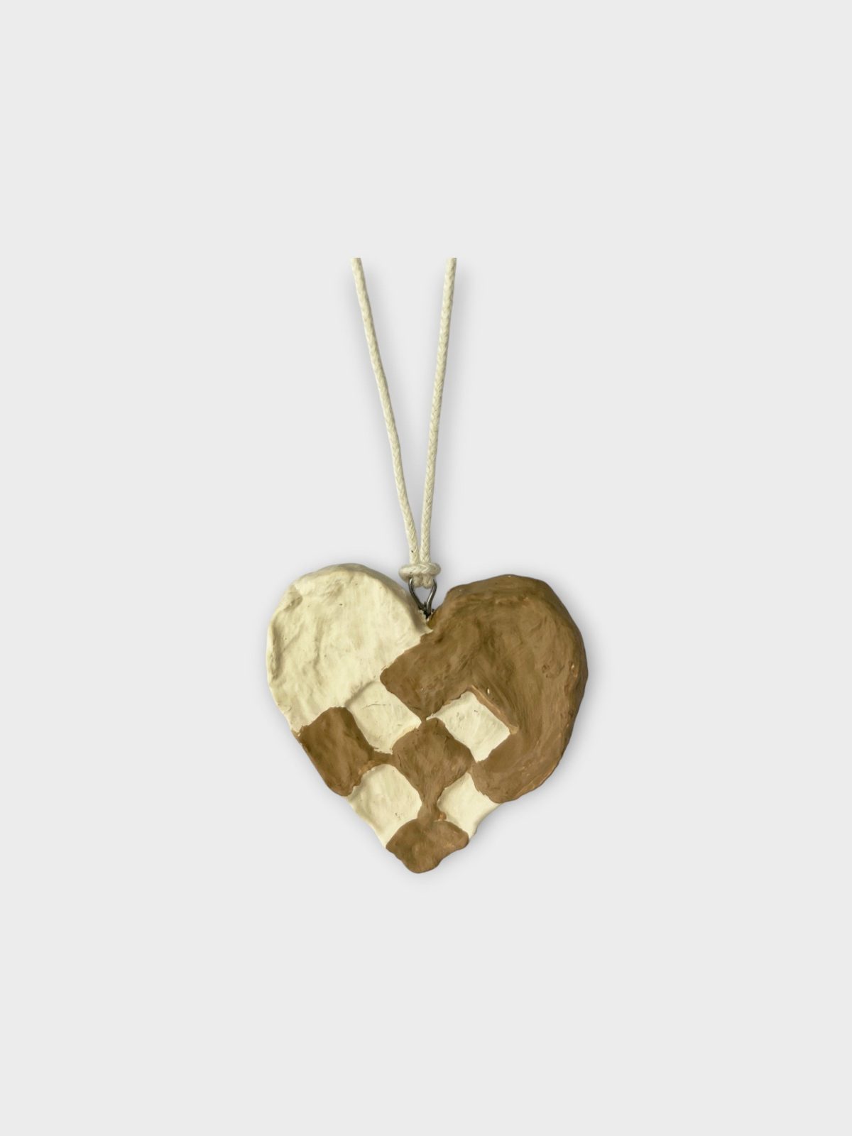 Alternative view of Braided Christmas heart in cotton maché – off-white and gold