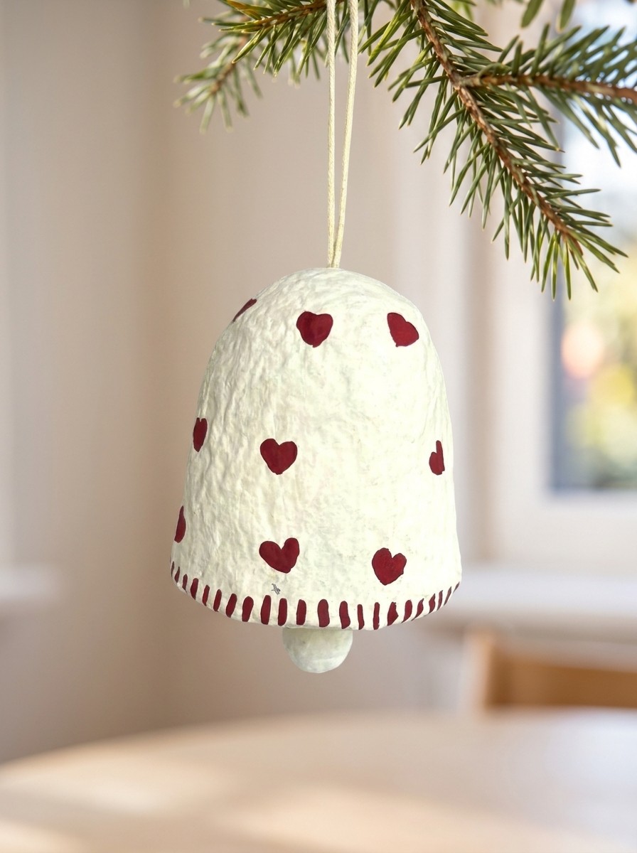 Clock in cotton maché – white with red hearts