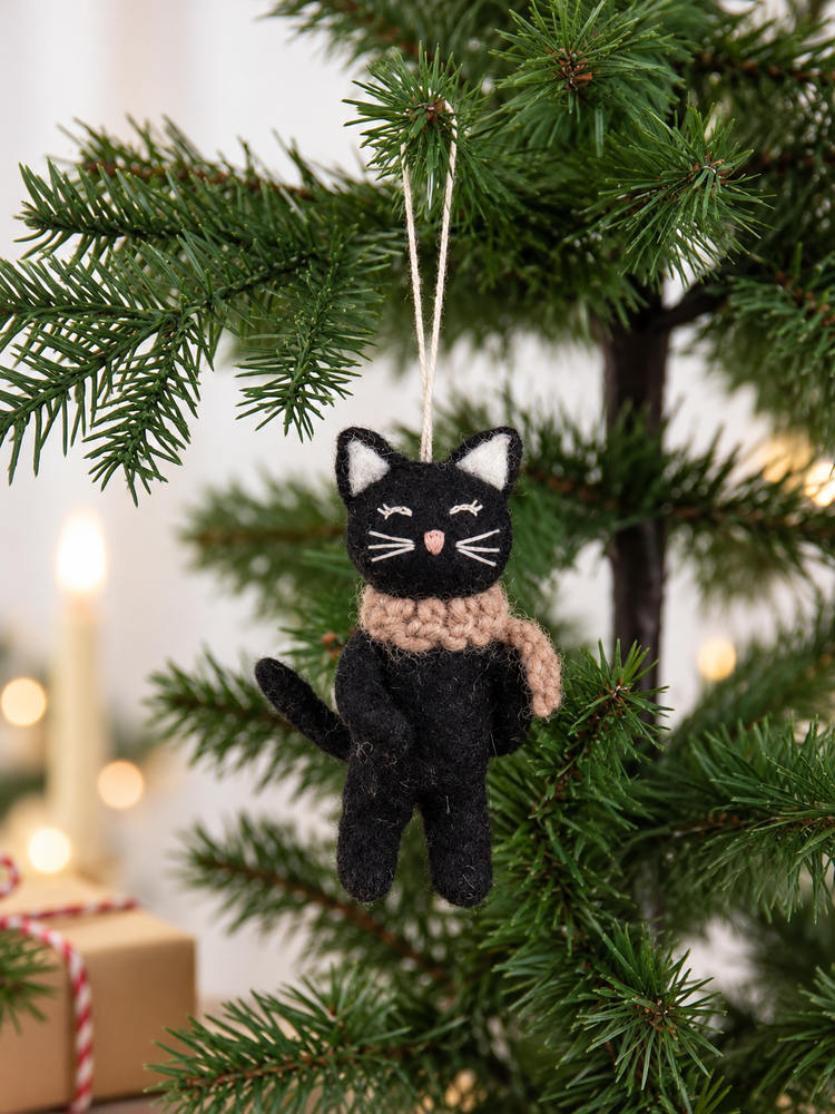 Felt cat in black 