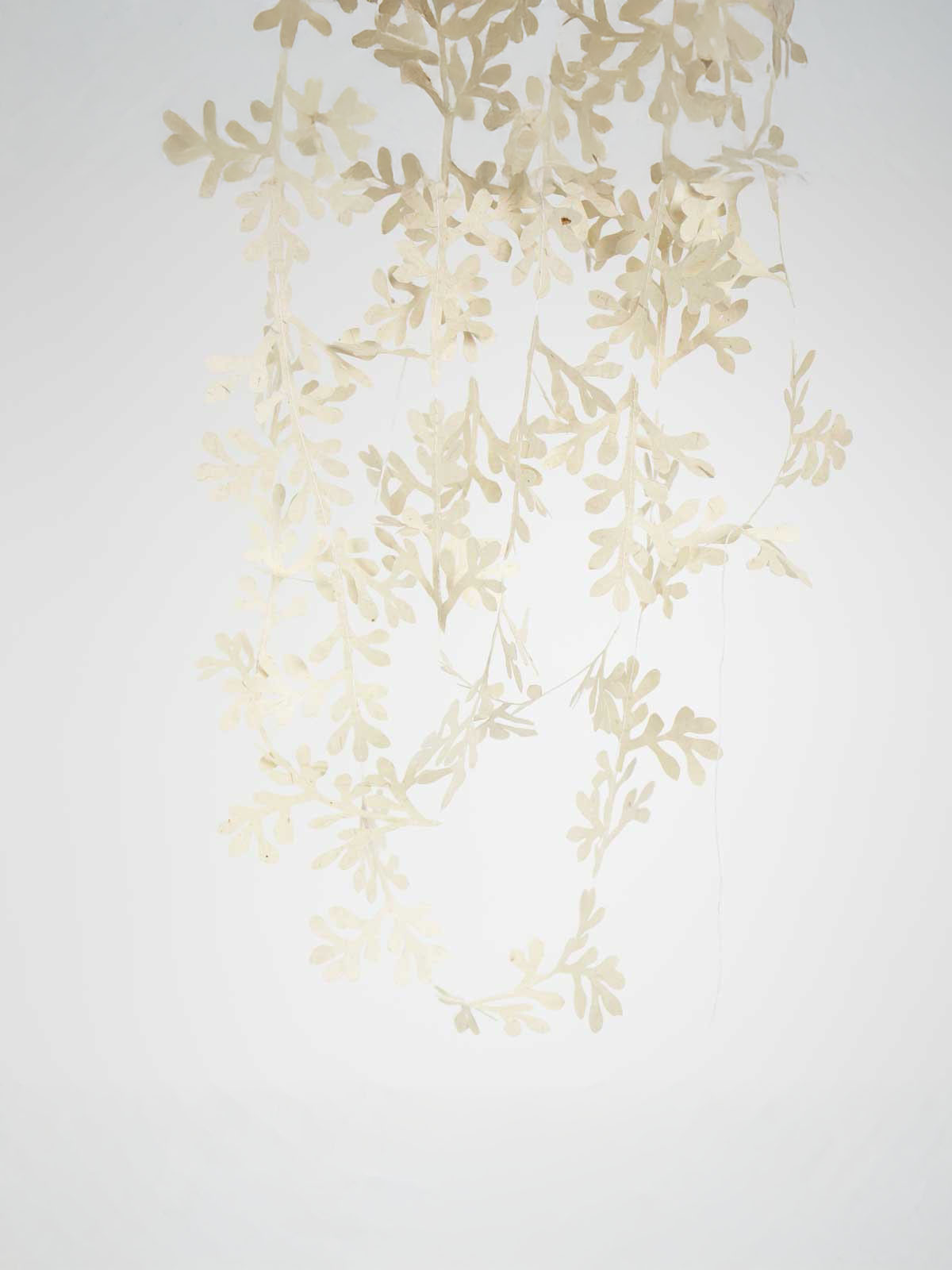 Alternative view of Guirlande with paper - Foliage